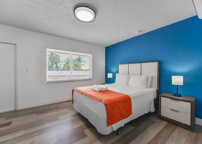 Comfortable Beachfront Studio With Pool! -M32